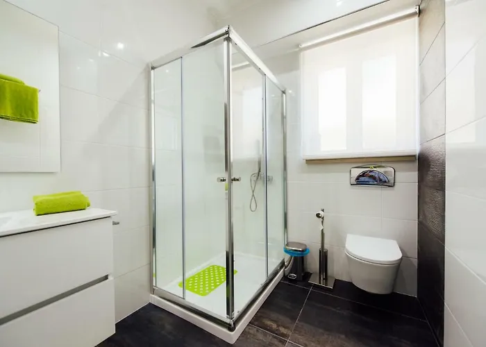 T4 Luis דירה נאזרה